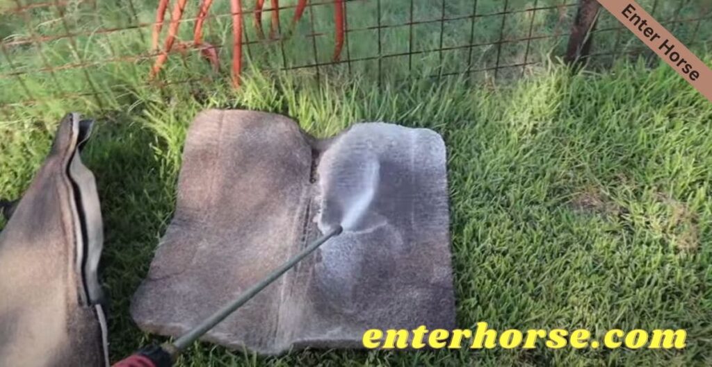 Saddle Pads Easy To Remove And Clean